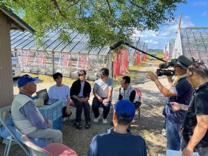 NHK静岡「たっぷり静岡」で情報科学科峰野研のメロン栽培支援AIの取組みが紹介